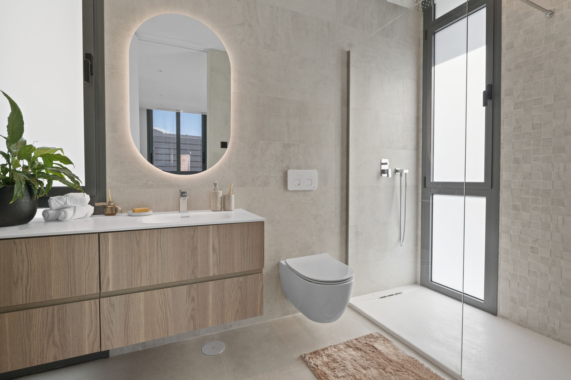 Bathroom & Walk-In Shower