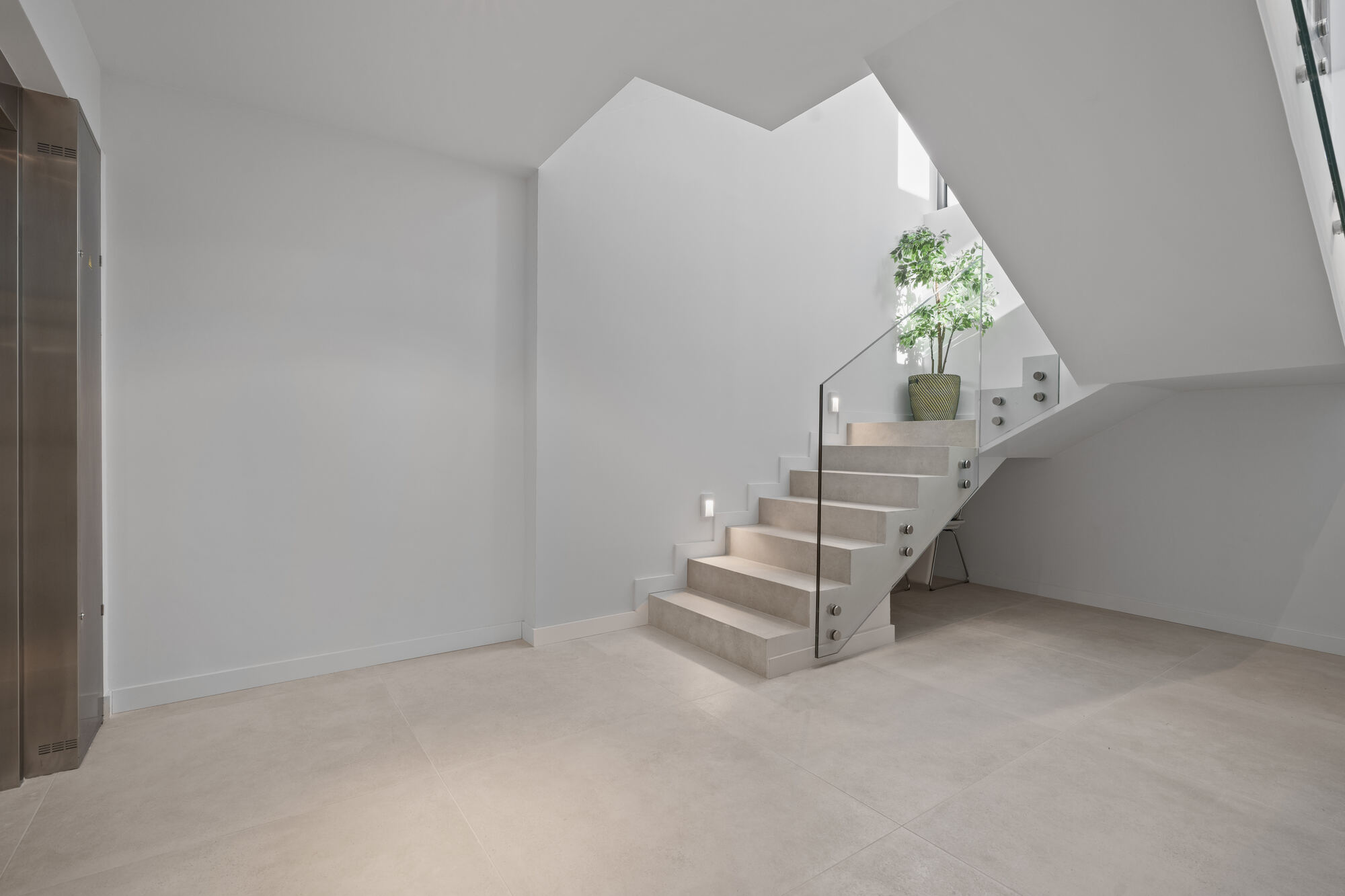 Basement Level · Lift & Stairs